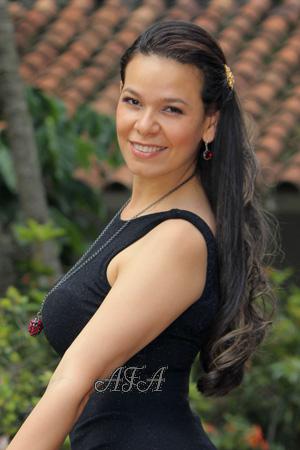 179936 - Yurary Age: 40 - Colombia
