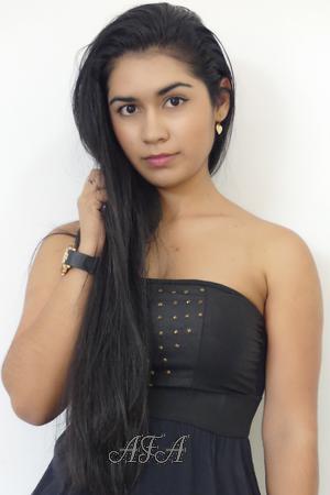 182957 - Yannine Age: 28 - Colombia